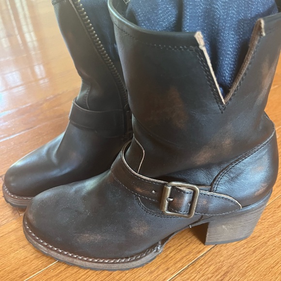 Freebird by Steven Distressed Leather Heeled boots - Picture 2 of 5